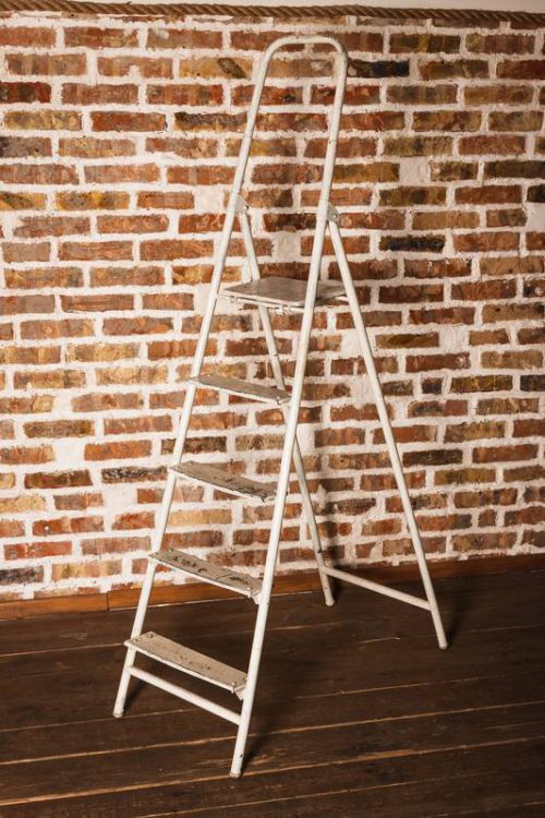 стремянка белая